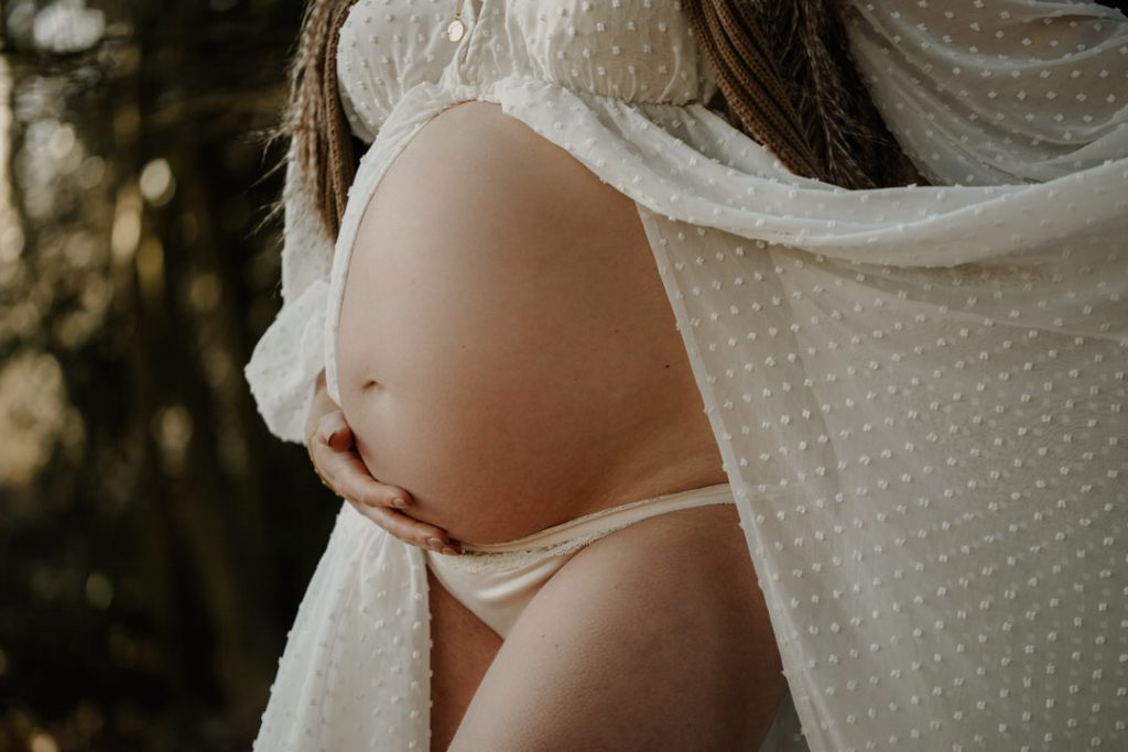 anstead_Woods_Maternity_Photoshoot_Ania_Hrycyna_Photography_Coulsdon